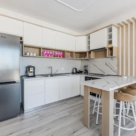 Apartment The Rooftop Experience By Ps Golem (Tirana)